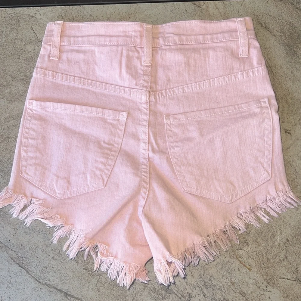 ☀️Super High Waisted Distressed Thrashed shorts. Size medium